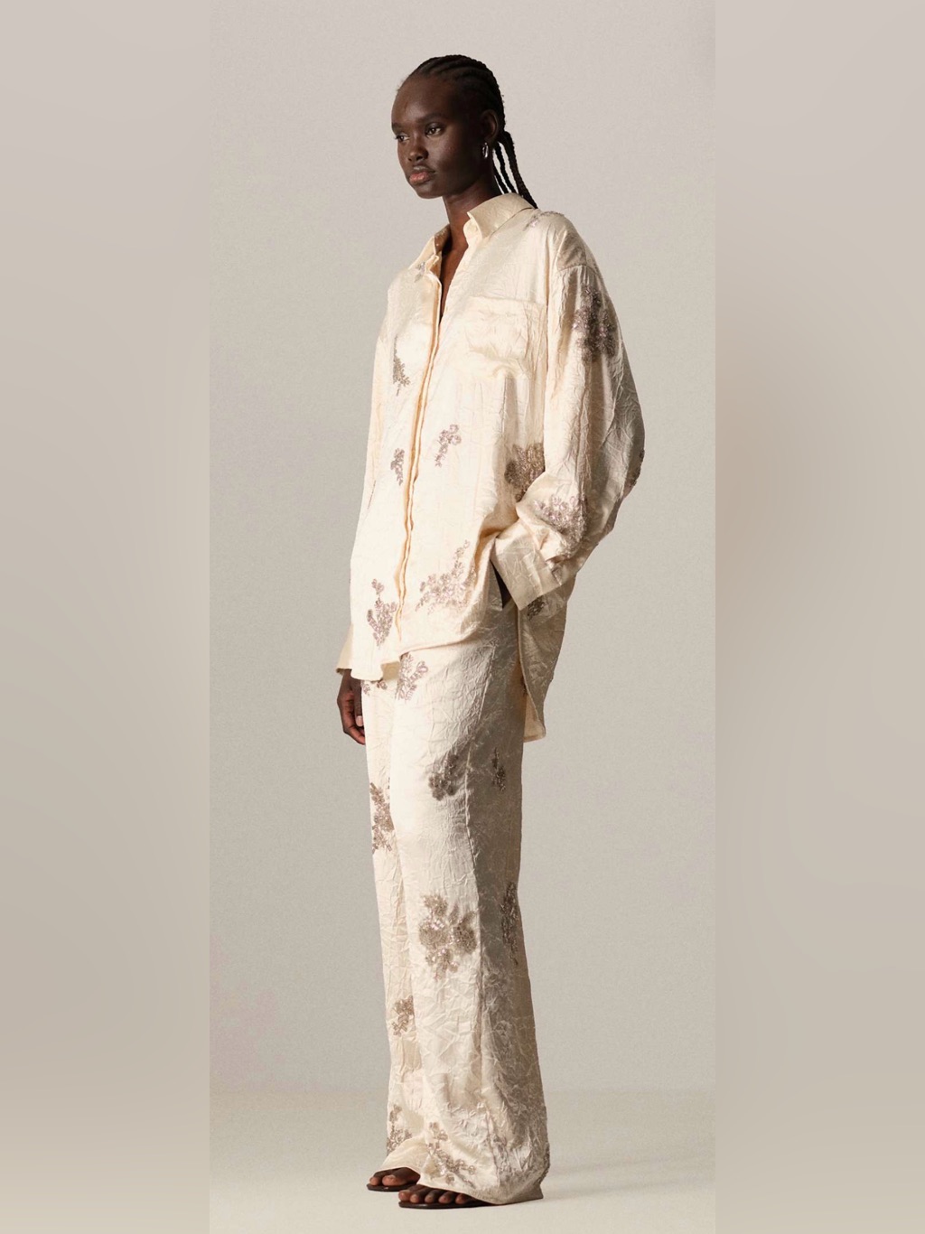 Arrange Cream Crinkle Satin Floral Set